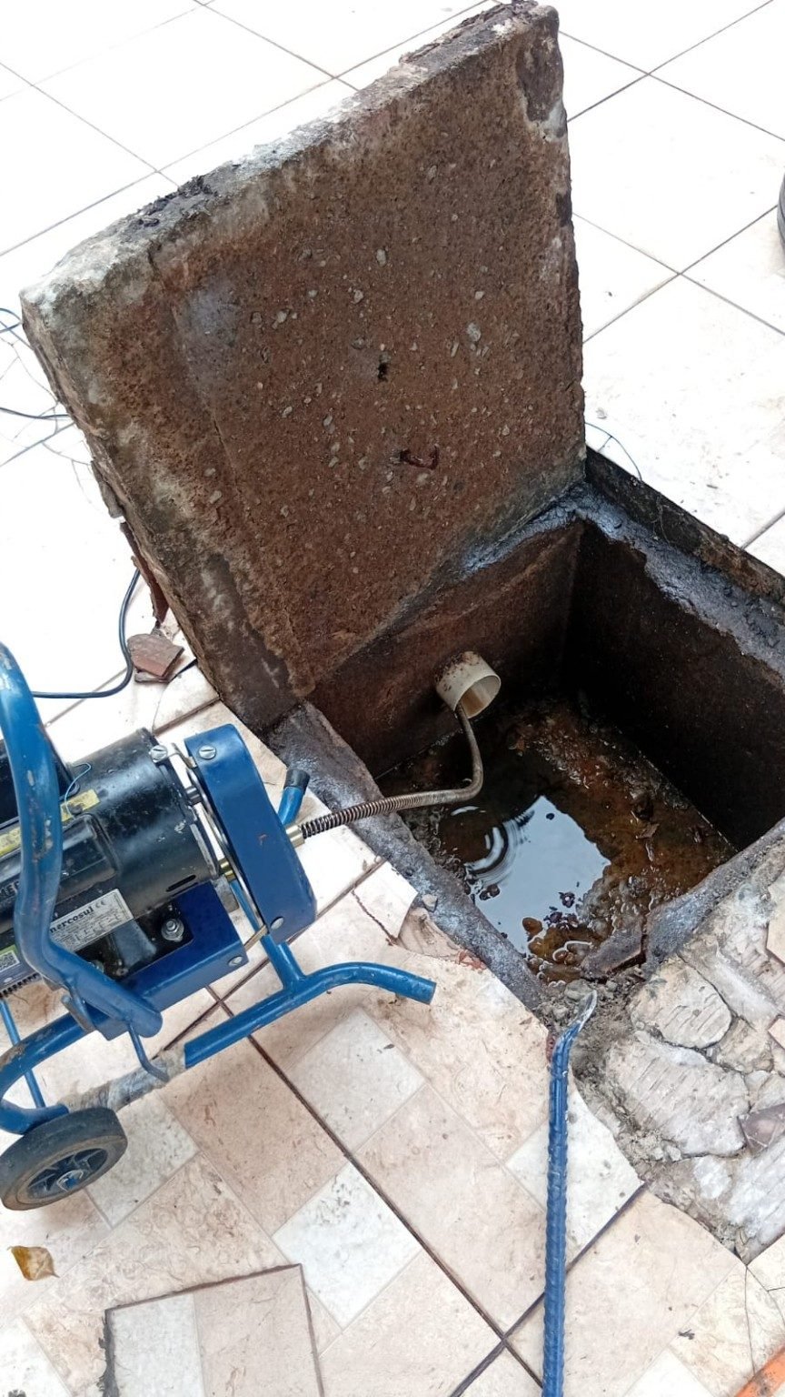 Limpeza e desentupimento de caixa de gordura em Mandaguaçu